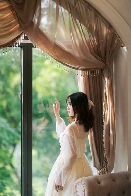 Jaka chemia do mycia elewacji bezpieczna dla tynku? – Porównanie środków