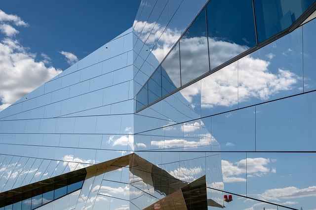 Kiedy najlepiej myć dach przed malowaniem – optymalny termin i skuteczne metody